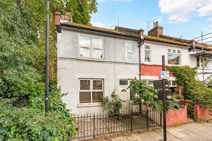 3 Bedroom Detached House For Sale In Hillstowe Street, London, E5