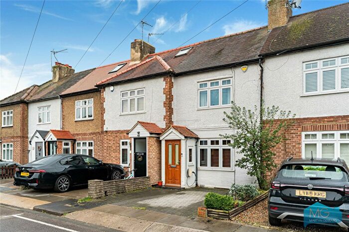 2 Bedroom Terraced House For Sale In Sherwood Terrace, London, N20