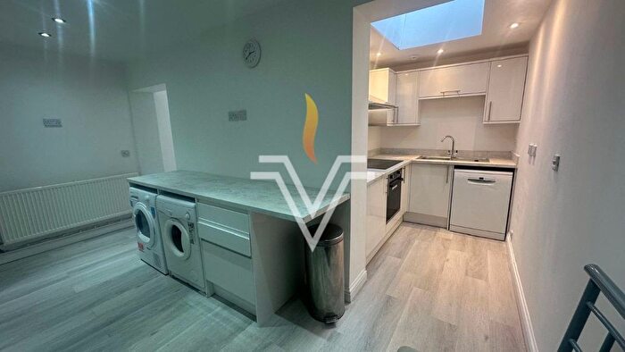4 Bedroom Terraced House To Rent In Sir Henry Parkes Road, Coventry, CV5
