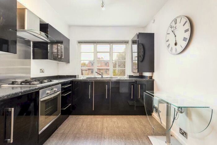 2 Bedroom Apartment To Rent In Ossulton Way, London, N2