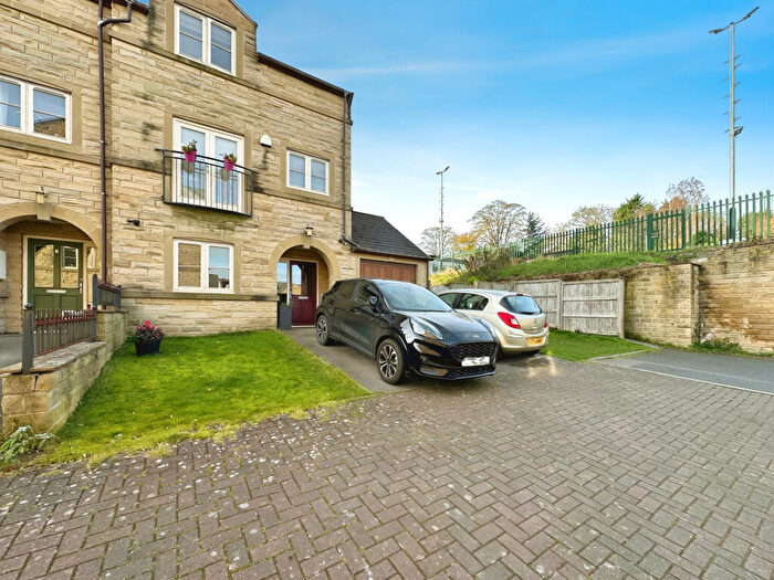 4 Bedroom Terraced House To Rent In Thorpe Grange Gardens, Huddersfield, HD5