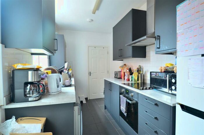 4 Bedroom Semi-Detached House To Rent In Student Property Milner Road Selly Oak, Birmingham, B29