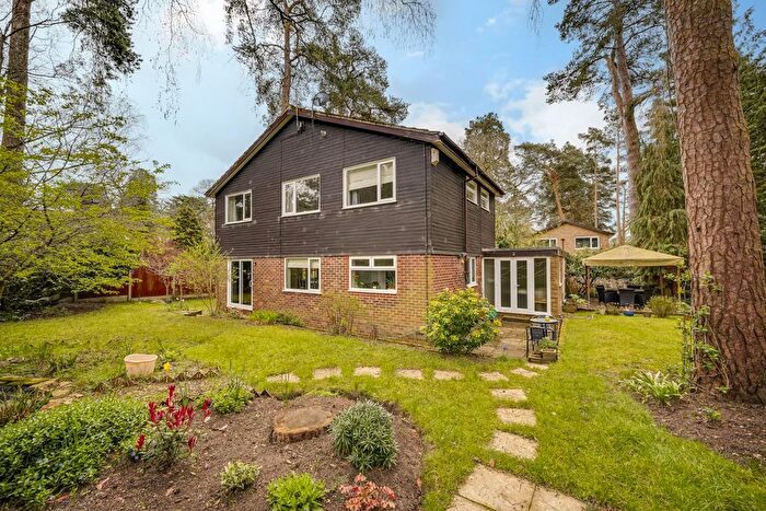 4 Bedroom Detached House For Sale In Redwood Glade, Leighton Buzzard, LU7