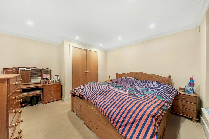 2 Bedroom Flat To Rent In Putney Bridge Road, Putney, London, SW15