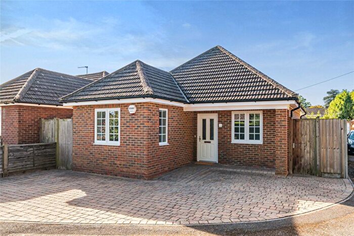 3 Bedroom Detached House For Sale In Burlea Close, Hersham, Surrey, KT12