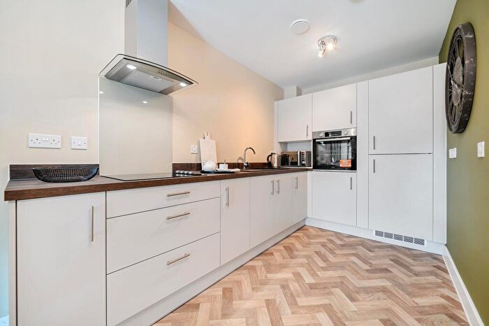 1 Bedroom Apartment For Sale In Palmers Field Avenue, Chichester, PO19