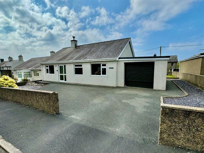 3 Bedroom Detached Bungalow To Rent In Ty'n Rhos Estate, Chwilog, LL53