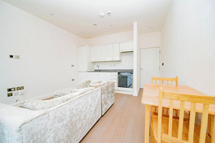 1 Bedroom Apartment For Sale In Grosvenor Road, St. Albans, AL1