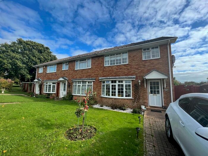 3 Bedroom End Of Terrace House To Rent In Chartres, Bexhill-On-Sea, TN40