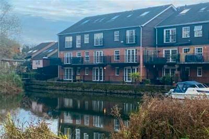 4 Bedroom House To Rent In Marina Court, MK42