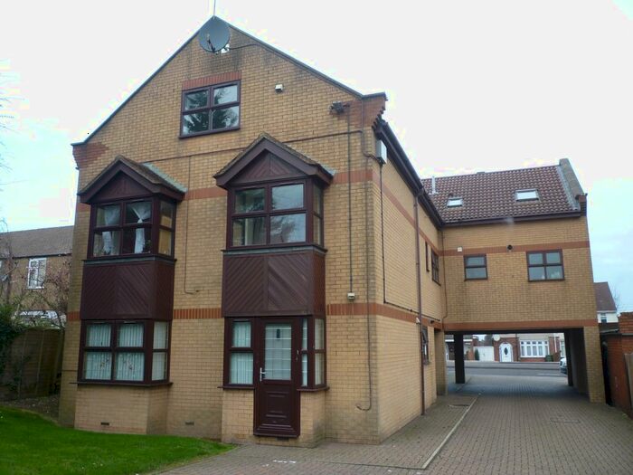 1 Bedroom Flat To Rent In Ainsland Court, Dunstable Road, Luton, Beds, LU4