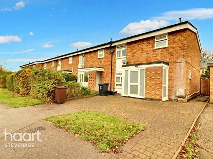 3 Bedroom End Of Terrace House For Sale In Linkways, Stevenage, SG1