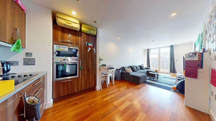 2 Bedroom Flat For Sale In The Hayes, Cardiff, CF10