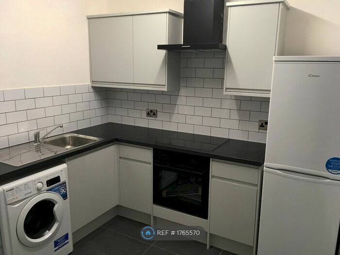 3 Bedroom Flat To Rent In Coleridge House, London, SW1V