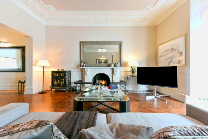 2 Bedroom Apartment To Rent In Redcliffe Square, SW10