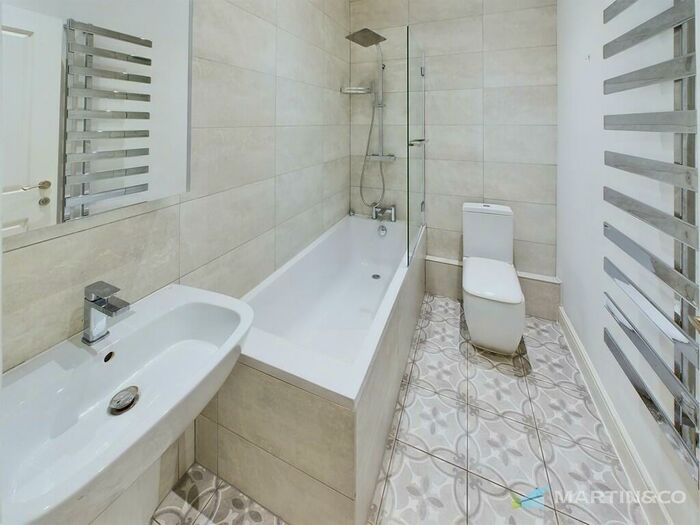 2 Bedroom Flat For Sale In Clifton Drive North, Lytham St Annes, FY8