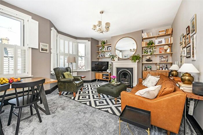 3 Bedroom Apartment To Rent In Villiers Road, London, NW2