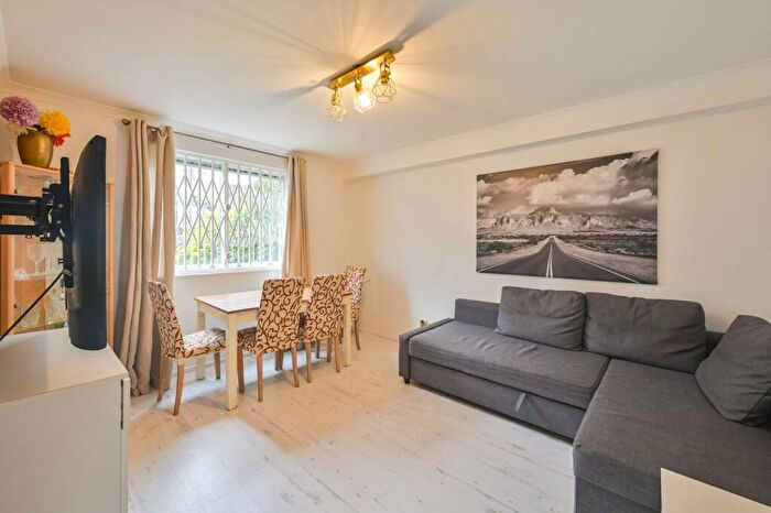 1 Bedroom Flat To Rent In Stadium Street, Chelsea, London, SW10