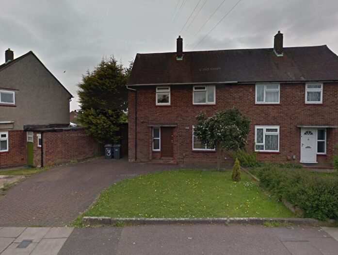 3 Bedroom Semi-Detached House To Rent In Friars Way Luton  Pr, LU1