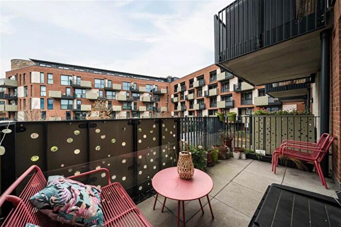 2 Bedroom Flat For Sale In Danson Mews, Elephant And Castle, SE17