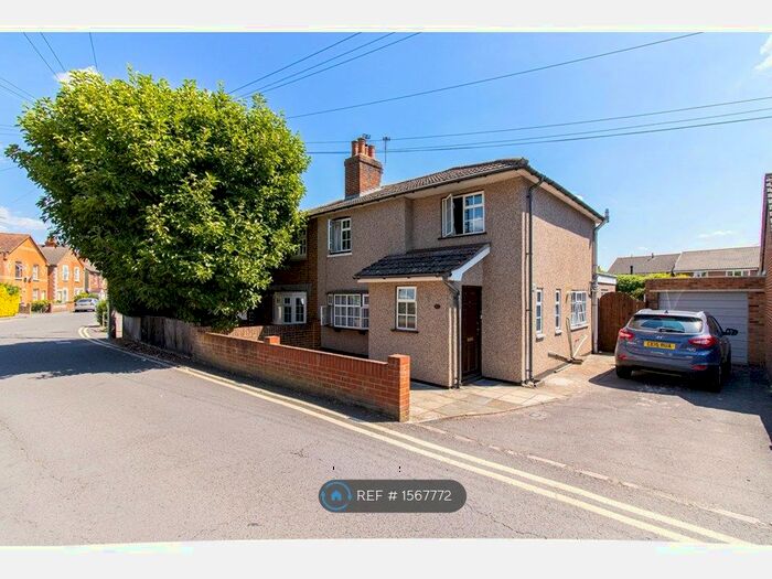 5 Bedroom Semi-Detached House To Rent In Rusham Road, Egham, Surrey, TW20