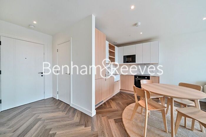 1 Bedroom Flat To Rent In Henshaw Parade, Hendon, NW9