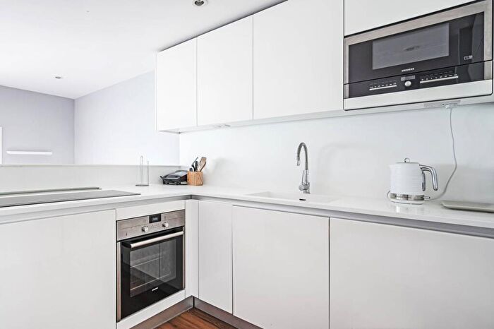 2 Bedroom Flat To Rent In Dance Square, Clerkenwell, London, EC1V