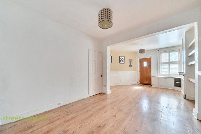 2 Bedroom End Of Terrace House For Sale In Cherry Orchard Road, Croydon, CR0