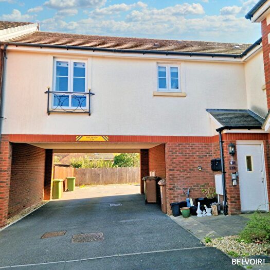 2 Bedroom Flat To Rent In Park Lane, Oakdale, NP12