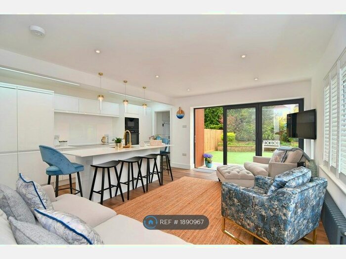 3 Bedroom Flat To Rent In Parkwood Road, Bournemouth, BH5