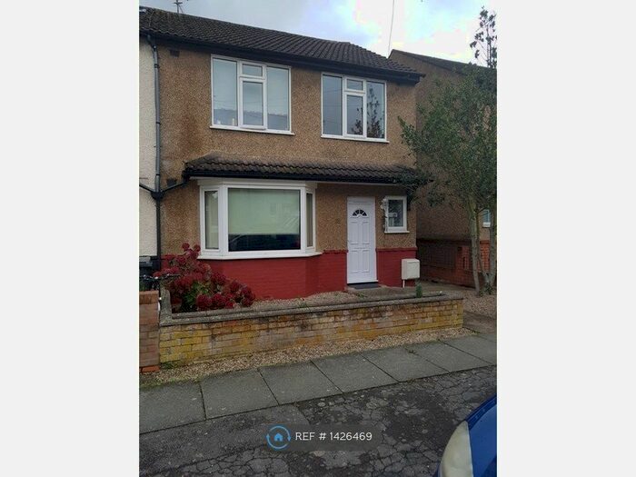 3 Bedroom Semi-Detached House To Rent In Coval Avenue, Chelmsford, CM1