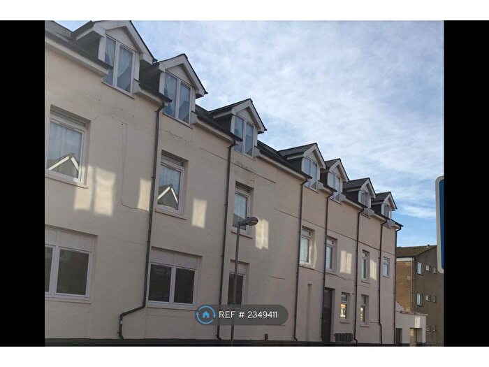2 Bedroom Flat To Rent In Penarth Road, Cardiff, CF11