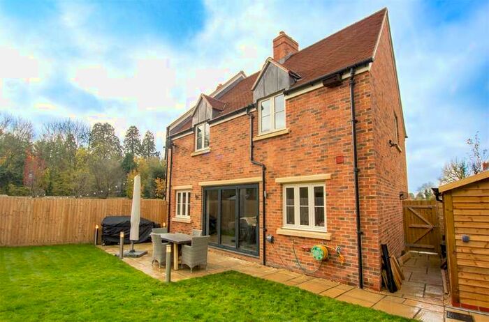 3 Bedroom End Of Terrace House For Sale In Bluebell Gardens, Park Road, North Leigh, OX29