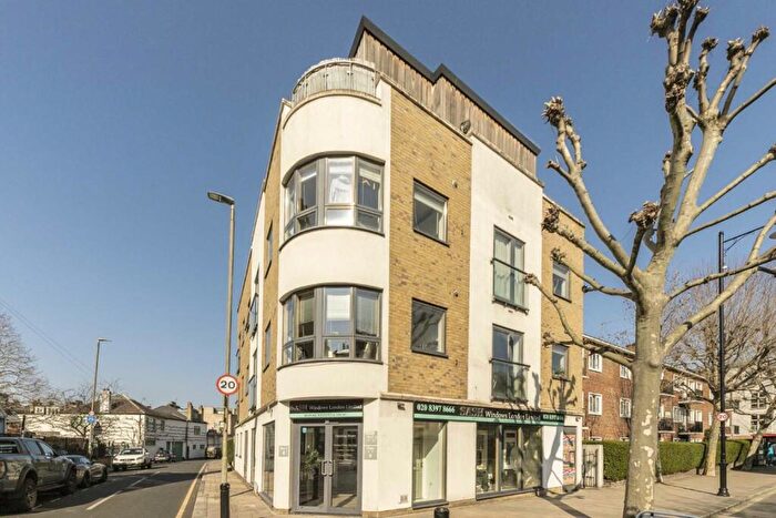 1 Bedroom Flat To Rent In St. John's Hill, Clapham Junction, SW11