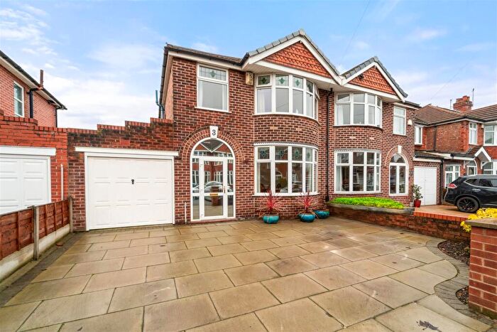 3 Bedroom Semi Detached House For Sale In Aylesbury Avenue, Urmston, Manchester, M41