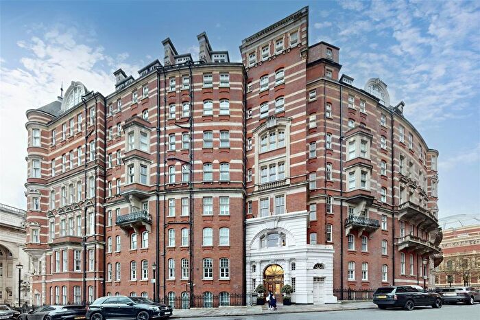 3 Bedroom Flat To Rent In Albert Court, Prince Consort Road, London, SW7