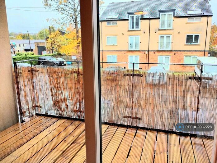 2 Bedroom Flat To Rent In Savoy Court, Stanningley, Pudsey, LS28