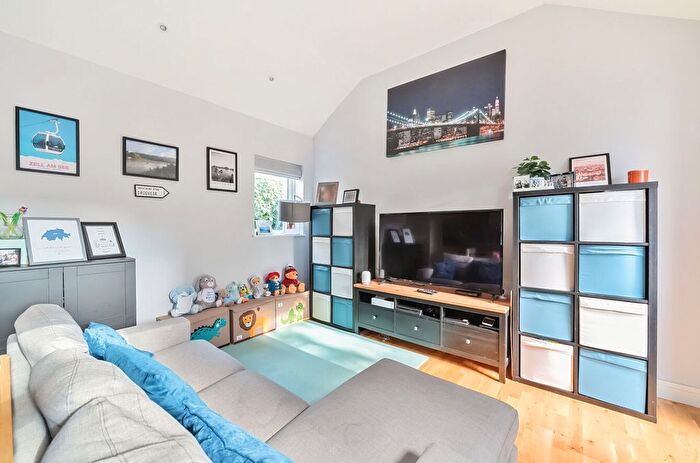 1 Bedroom Flat For Sale In Ashford, Surrey, TW15
