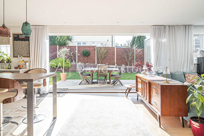 5 Bedroom Semi-Detached House To Rent In Albion Avenue, Muswell Hill, London, N10