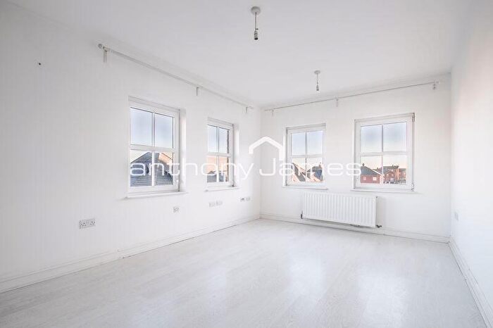 2 Bedroom Flat For Sale In Rainbow Road, Erith, DA8
