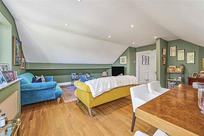 2 Bedroom Flat For Sale In Blenheim Gardens, Brixton Hill, SW2