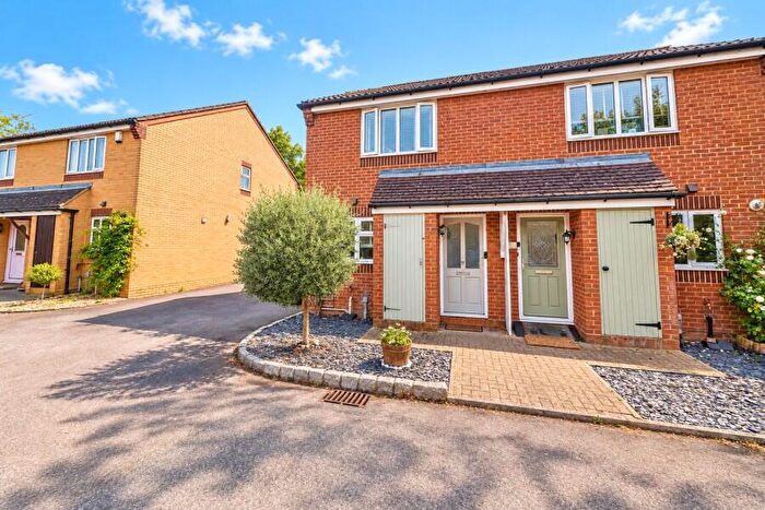 2 Bedroom Semi Detached House To Rent In Walton-On-Thames, Surrey, KT12