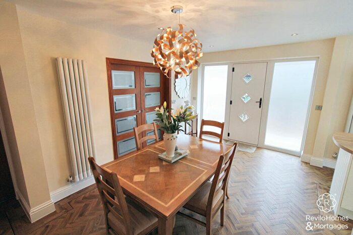 2 Bedroom Detached Bungalow For Sale In Glenmore Close, Bamford, OL11