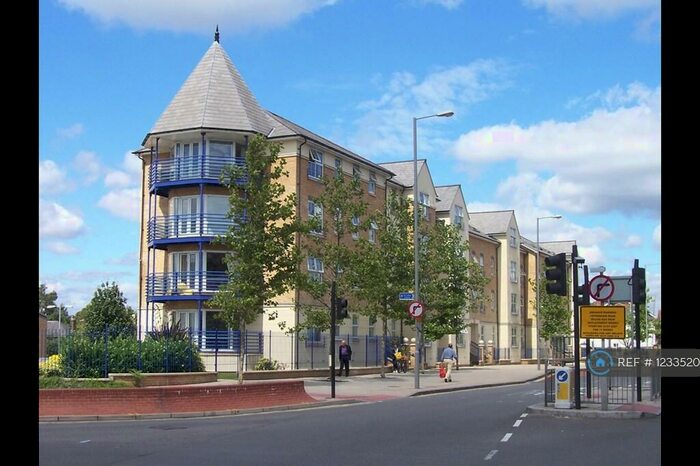2 Bedroom Flat To Rent In Richmond Road, Kingston Upon Thames, KT2
