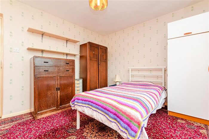 3 Bedroom Semi-Detached Bungalow For Sale In Penshurst Close, West Kingsdown, Sevenoaks, Kent, TN15