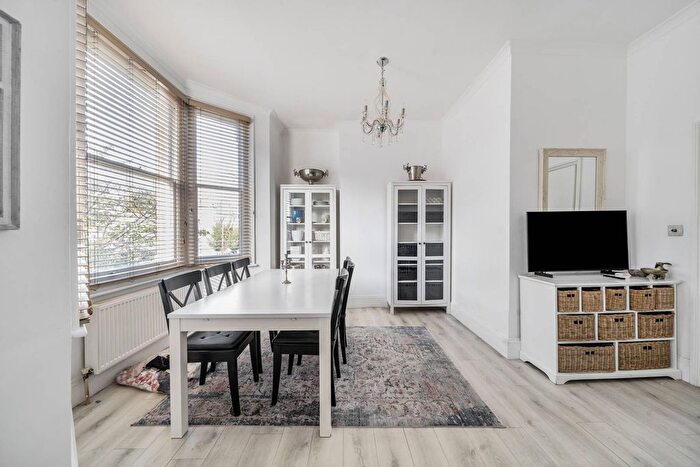 1 Bedroom Flat For Sale In Fermoy Road, Westbourne Park, London, W9