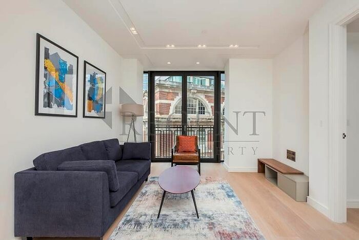 1 Bedroom Flat To Rent In Lincoln Square, Portugal Street, WC2A