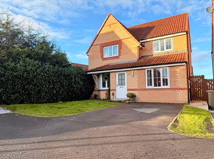 4 Bedroom Semi Detached House To Rent In Dempsey Close, Wakefield, WF2