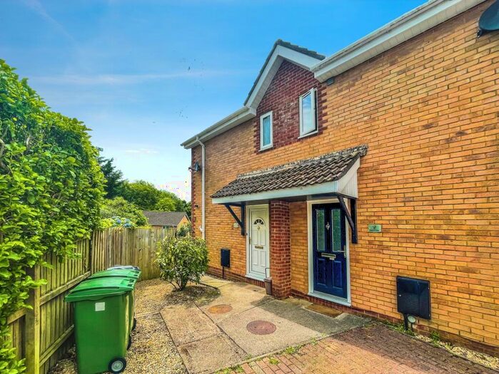 2 Bedroom House To Rent In Heol Y Carw, Thornhill, Cardiff, CF14