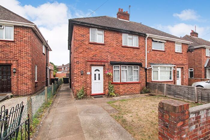 3 Bedroom Semi-Detached House For Sale In Hawthorne Avenue, Bedford, MK40